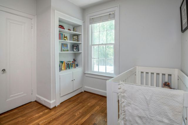 books corner for nursery decor
